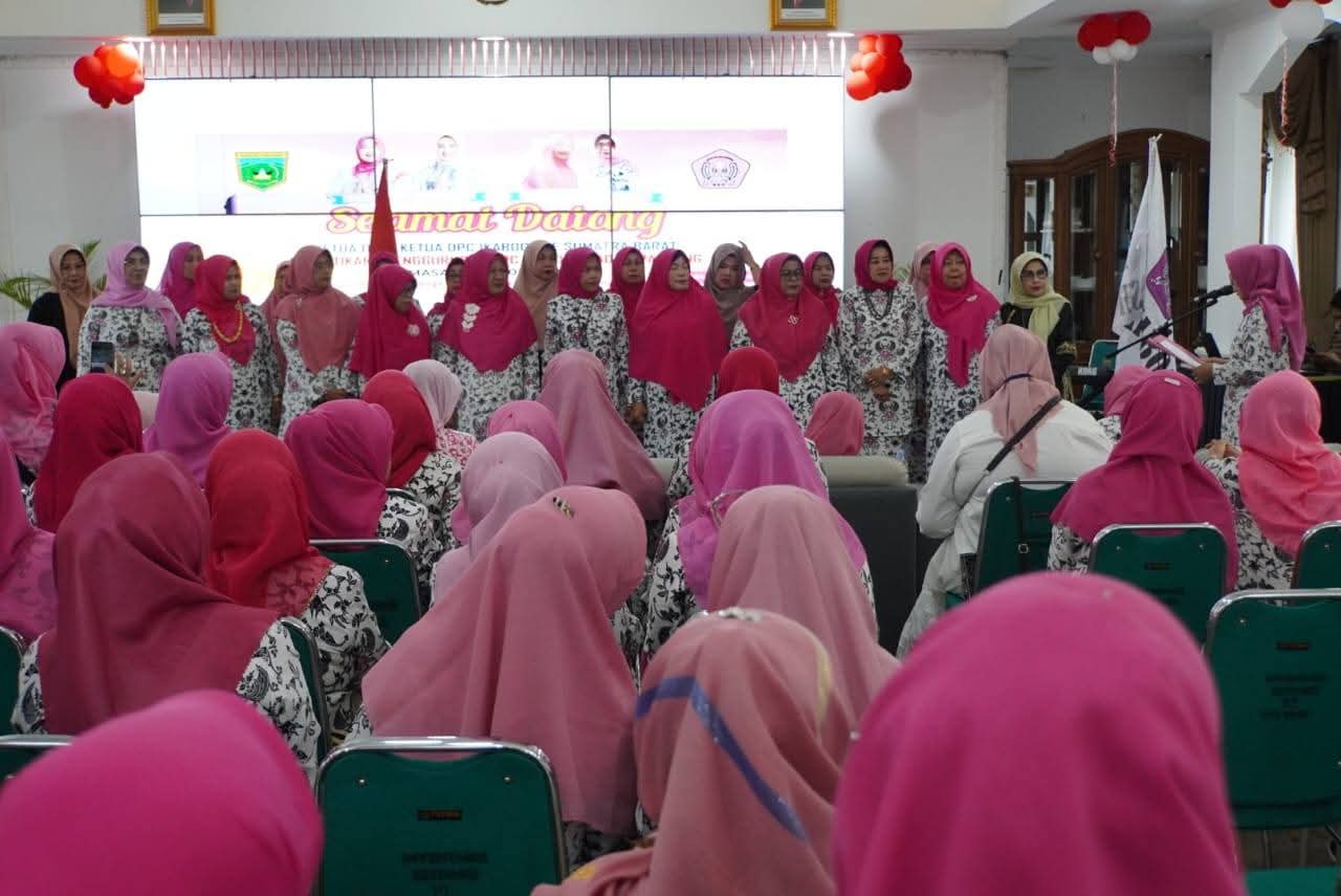 Suasana pengukuhan DPC Ikaboga Padang Panjang, Sabtu (20/9/2025).